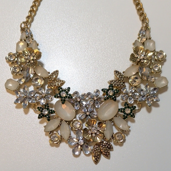 Source Unknown Jewelry - Stunning Gold and Silver Floral Necklace